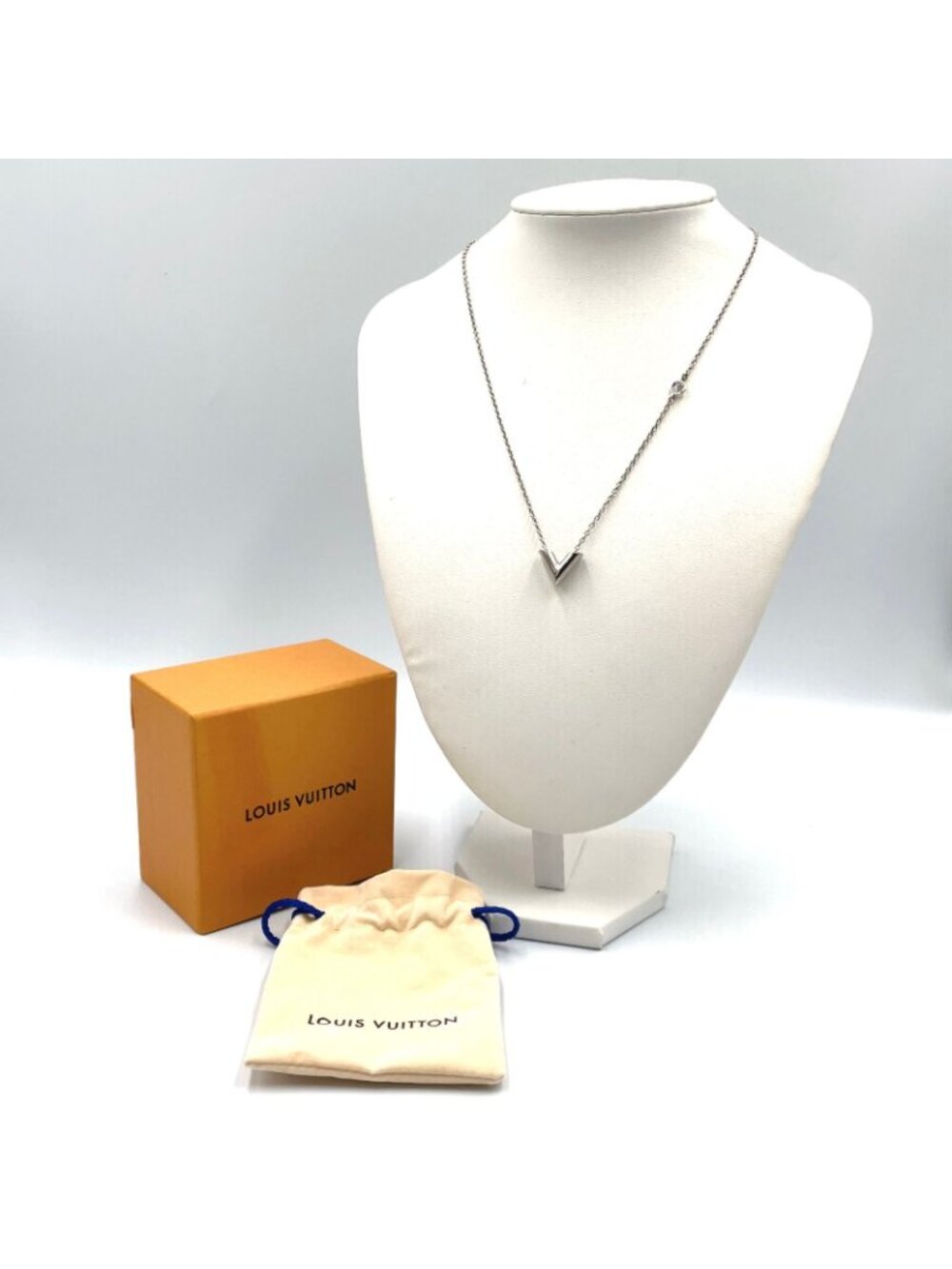 Louis Vuitton Essential Metal Silver Necklace - Picture 10 of 10